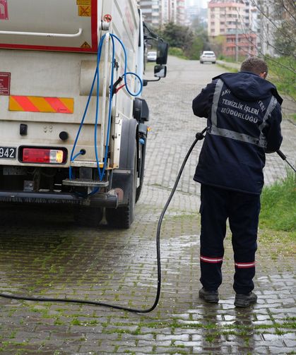 Çöp konteynerleri  dezenfekte edildi