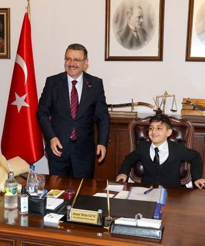 Başkan Genç, Koltuğunu Minik Hamza’ya Devretti