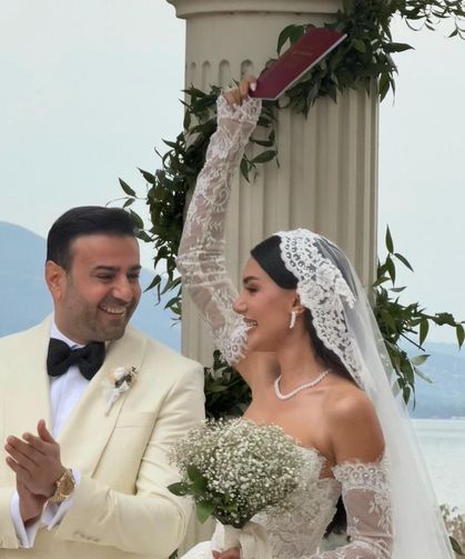 ÜNLÜ SANATÇI DÜNYAEVİNE GİRDİ