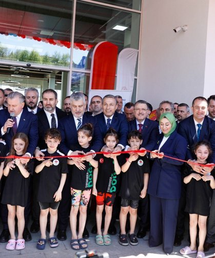 Akçaabat’a Bir Büyük Eser Daha: Yarı Olimpik Yüzme Havuzu Açıldı