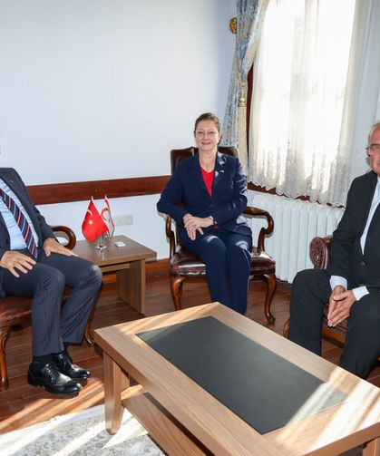 BAŞKAN GENÇ'TEN KKTC BAŞKONSOLOSU DEMİREL'E ZİYARET