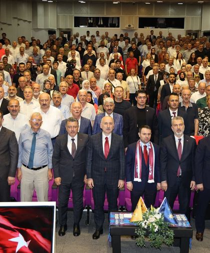 BAKAN GÜRLEK'TEN TEŞKİLATA "GÖNÜLLERE DOKUNARAK ÇALIŞACAĞIZ" MESAJI