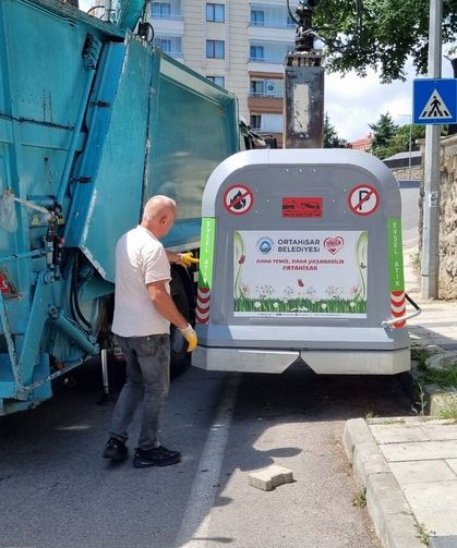 ORTAHİSAR’DA ÇÖP KONTEYNERLERİ, MODERN SİSTEM İLE YENİLENİYOR