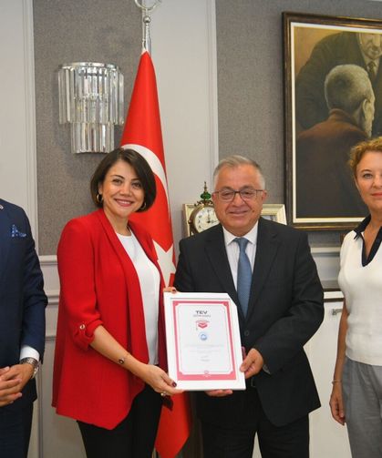 TEV’DEN ORTAHİSAR BELEDİYESİ’NE ‘EĞİTİM DOSTU KURUM’ SERTİFİKASI