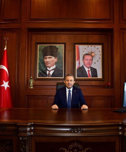 VALİ ŞAHİN: BİRLİK VE BERABERLİK HİSSİYATI İÇERİSİNDE KUTLAMANIN ONUR VE GURURUNU YAŞIYORUZ.