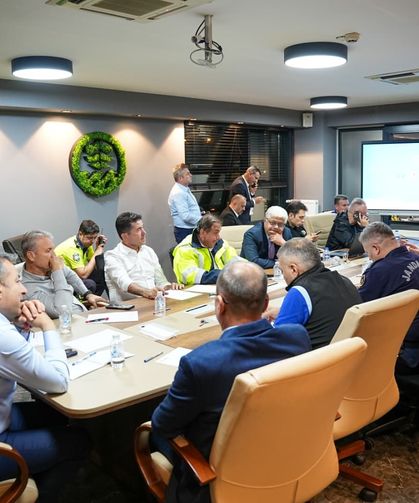ORTAHİSAR BELEDİYESİ, YAĞIŞTAN ETKİLENEN BÖLGELERDE YOĞUN ÇALIŞMALAR YÜRÜTÜYOR