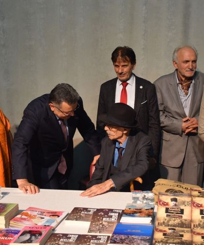 YAZARLAR KİTAPLARINI OKURLARIYLA BULUŞTURDU