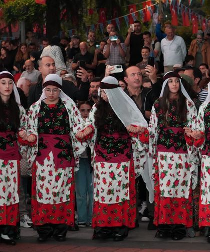 TRABZON İLE MARDİN ARASINDA GÖNÜL KÖPRÜSÜ BULGUR FESTİVALİ İLE PEKİŞTİ
