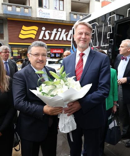 BAŞKAN GENÇ, TRABZON’UN POTANSİYELİNİ BÜYÜKELÇİLERE ANLATTI