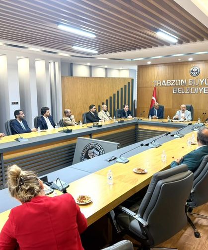 TRABZON’UN VİZYON PROJELERİ UMMAN HEYETİYLE PAYLAŞILDI