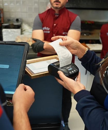 ORTAHİSAR’DA DİJİTAL DÖNÜŞÜM SÜRÜYOR: ZABITA İŞLEMLERİNDE TABLET DÖNEMİ BAŞLADI