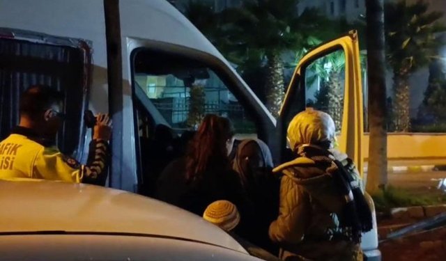 Adliye binasına girmeye çalışarak polis ekiplerine zorluk çıkaran 11 şahıs gözaltına alındı