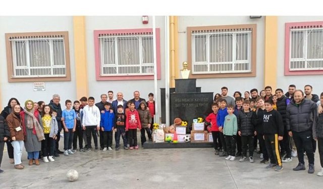 Geleceğin öğretmenleri öğrenciler için bağış topladı