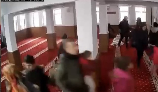 6 Şubat depreminde camide yaşananlar kameraya yansıdı