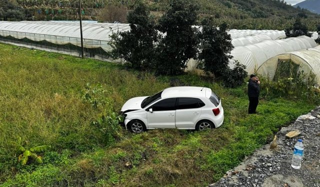 İstinat duvarını aşıp tarlaya uçtu