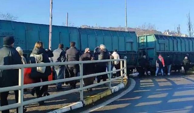 Trenin ayrılan vagonları paniğe neden oldu