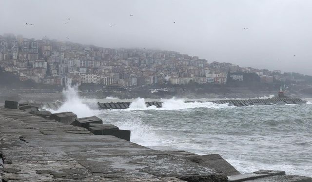 Dalgalar mendireği aştı