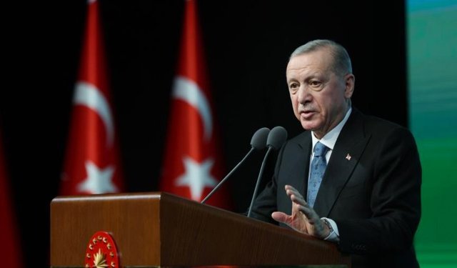 Cumhurbaşkanı Erdoğan: ”Modernliği ve ilerlemeyi bir gardırobun iki kapağı arasına hapsettiler”