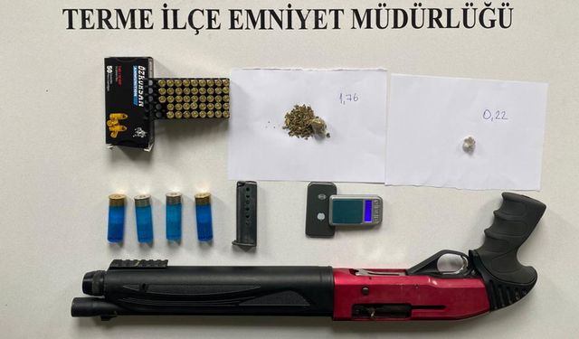 Samsun'da bir evde silah ve uyuşturucu ele geçirildi