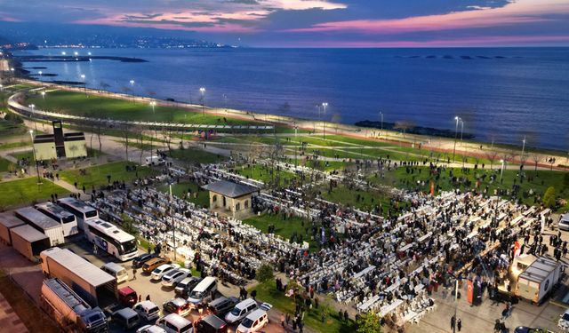 Arsin Belediyesi, 5000 kişilik dev iftar yemeği düzenledi