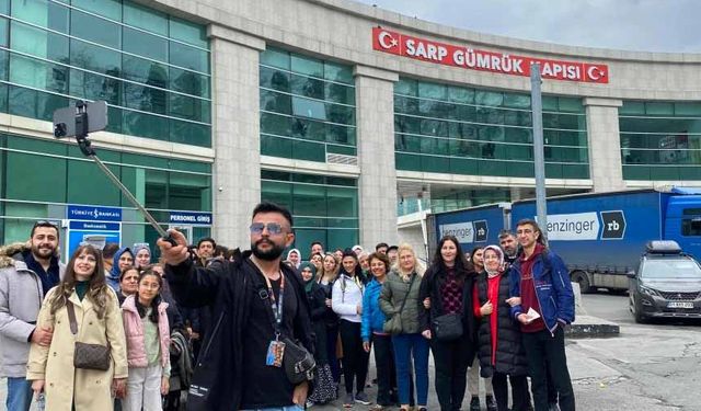 Sarp Sınır Kapısı'nda bayram ilk iki gününde 44 bin yolcu giriş- çıkış yaptı