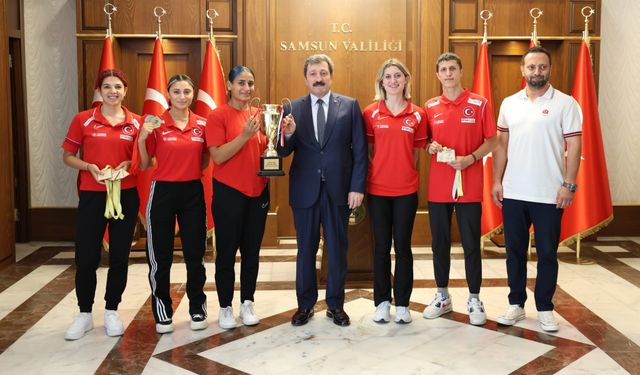 Samsun Valisi özel milli sporcuları tebrik etti