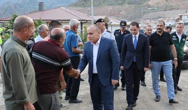 Artvin Valisi Açıkladı: "Yusufeli İlçesi'nde Kaya Düşmesi Sonrası 5 Ev Boşaltıldı