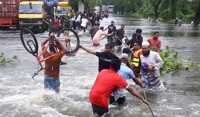 Hindistan ve Bangladeş’te sel felaketi: 36 ölü