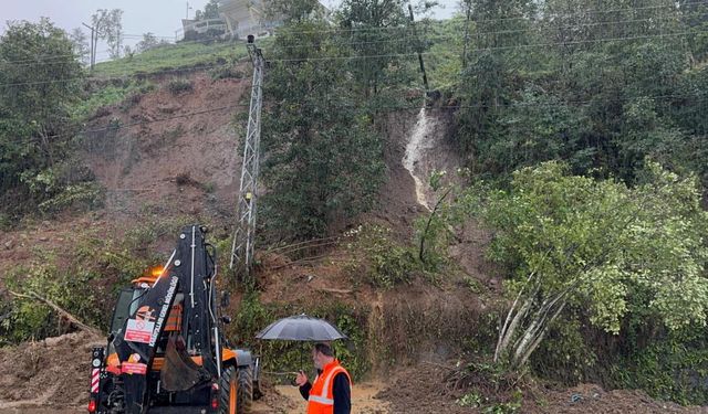 Rize'de şiddetli yağışlar Pazar ilçesinde de heyelanlara neden oldu