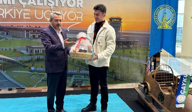 Rize-Artvin Havalimanı’nda 1 milyonuncu yolcuya sürpriz