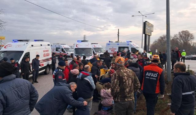 Balıkesir'de Okul Servisi ile Tır Çarpıştı: 8 Öğrencinin Durumu Ağır