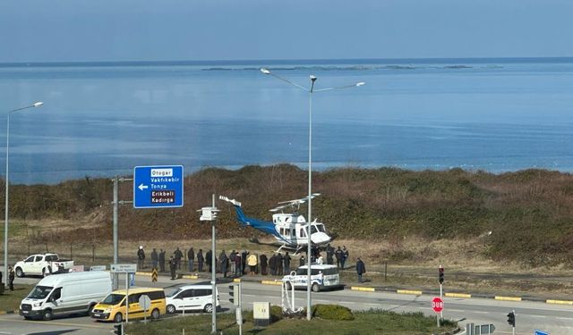 Trabzon'da sahil yolu kenarına acil iniş yapan helikopter korkuttu