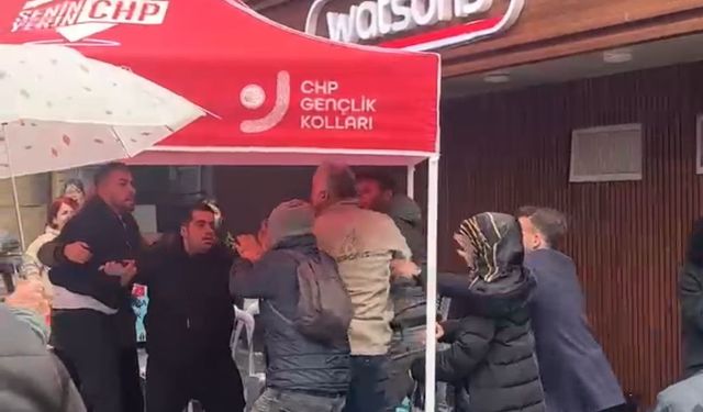 Trabzon'da CHP Standına Bıçaklı Saldırı!