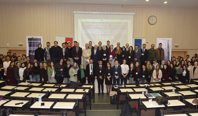 Geleceğin Diplomasisi Trabzon'da Konuşuldu: Teknoloji ve Etik Denge Kurulmalı