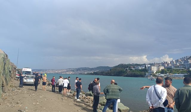 Trabzon'da Denize Giren 2 Çocuk Boğularak Hayatını Kaybetti