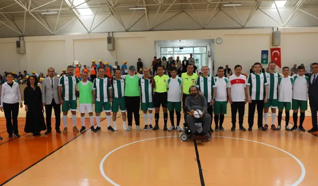 Konya Karatay'da özel öğrenciler futsalda ter döktü