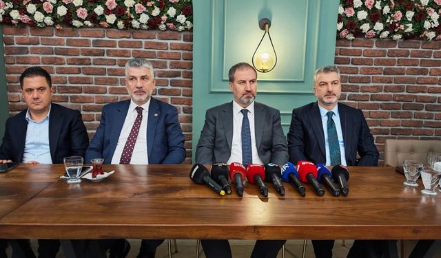 AK Parti Trabzon Teşkilatı Basınla Buluştu: "Meydan'da Çay İçmek Yerine Proje Takibindeyiz"