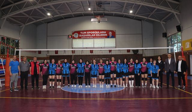 Akçaabat’ta 19 Mayıs Voleybol Turnuvası Başladı