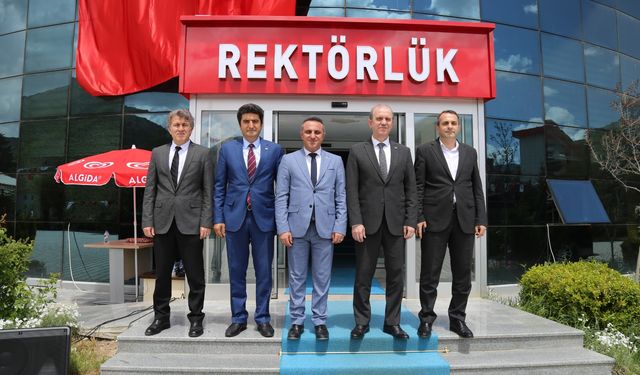 Gümüşhane Üniversitesi Rektörü'ne KTÜ’den Tebrik Ziyareti
