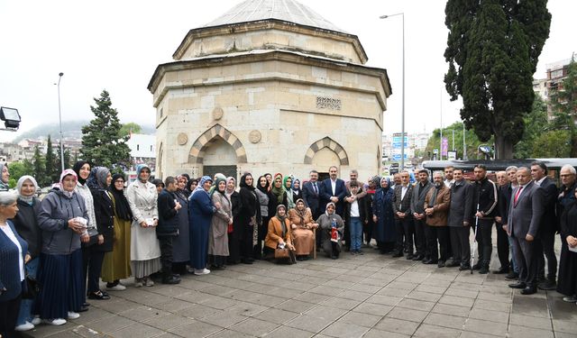 Başkan Genç, Gülbahar Hatun’un Huzurunda Anneleri Andı