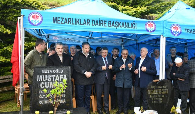Başkan Genç, Mustafa Cumur’u Mezarı Başında Andı