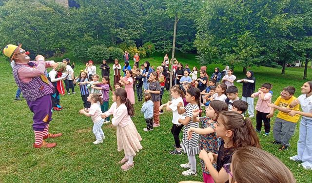 Trabzon Vakıflar Bölge Müdürlüğü’nden bursiyerlere piknik etkinliği