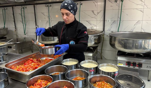 Ortahisar Belediyesi, İhtiyaç Sahiplerinin Evlerine Sıcak Yemek Hizmetini Başlattı