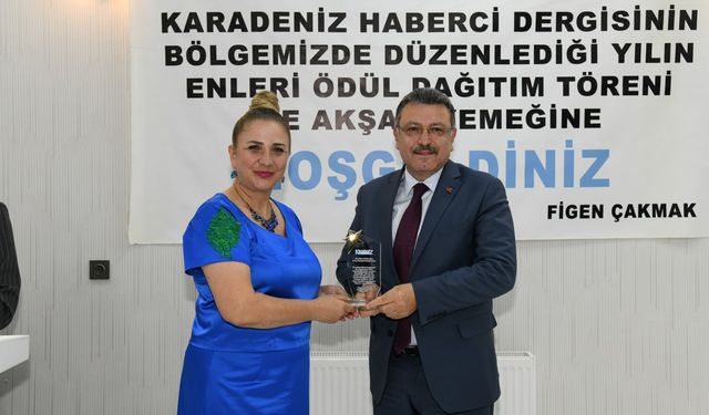 Başkan Genç’e “Yılın En İyi Büyükşehir Belediye Başkanı” Ödülü