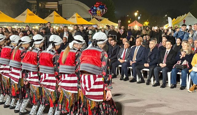 Akçaabat Belediyesi Halk Oyunları Ekipleri Gaziantep’te Göz Doldurdu