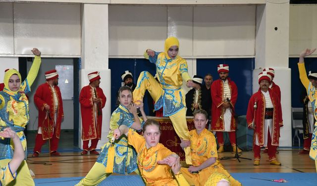 Şampiyonların Gösterisi Nefes Kesti