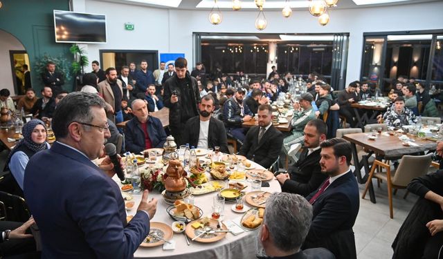 Başkan Genç sahurda buluştuğu gençlere seslendi