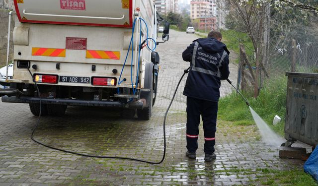 Çöp konteynerleri  dezenfekte edildi
