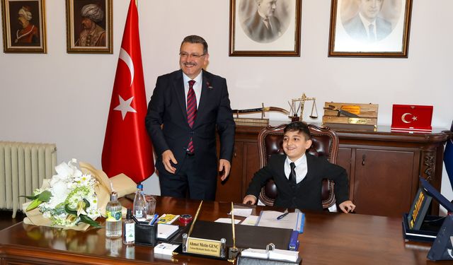 Başkan Genç, Koltuğunu Minik Hamza’ya Devretti