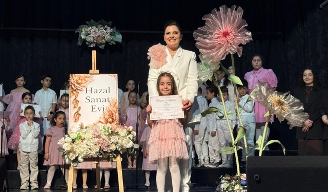 Hazal Sanat Evi’nde Gelecek Alkışlarla Yükseldi